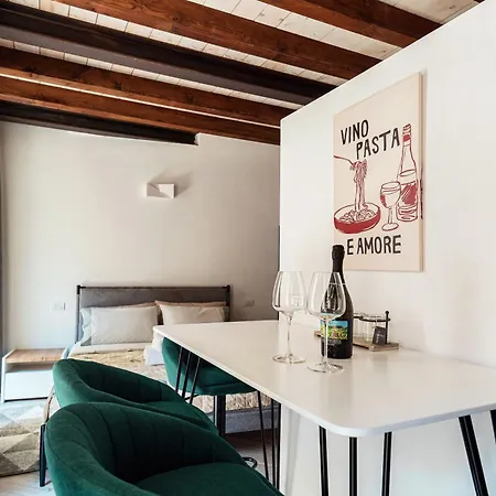 Casa Del Cortiletto 아파트 코모