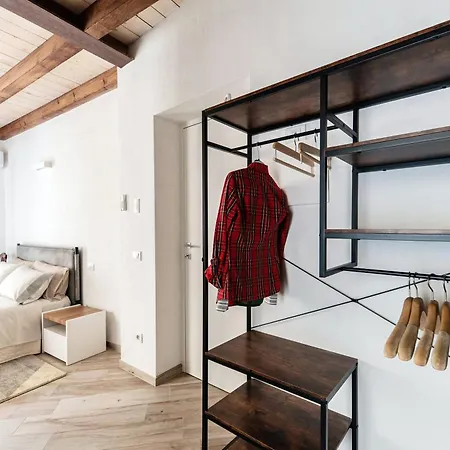 Casa Del Cortiletto 아파트 코모