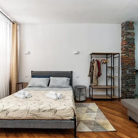 Casa Del Cortiletto 아파트 코모